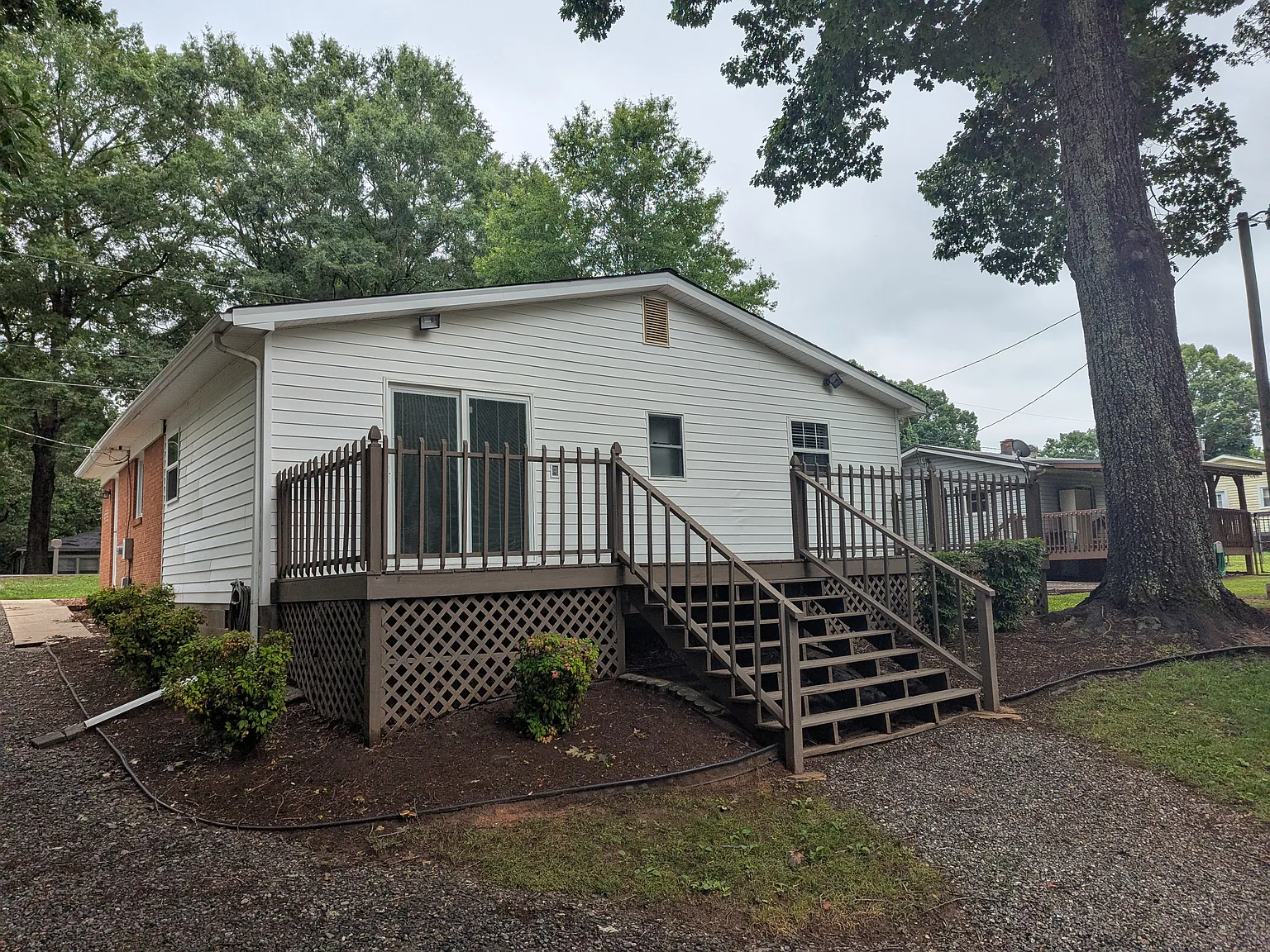3 bed, 1353 sqft, $1,900 — Photo 2