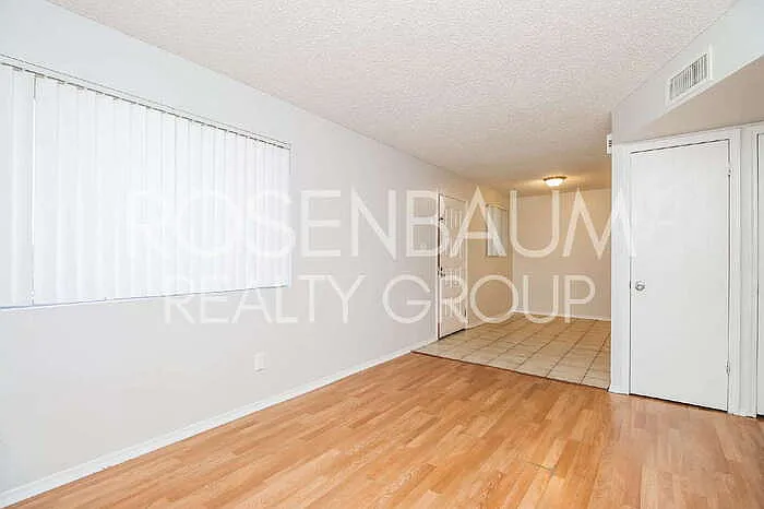 1050 W University Dr #201 — Photo 4