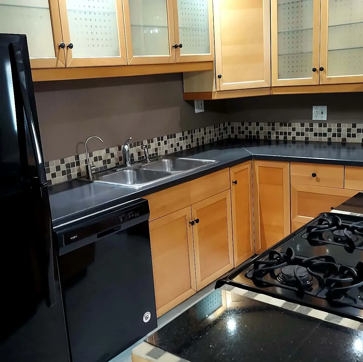 4 bed, 1.5 bath, $2,500 — Photo 3
