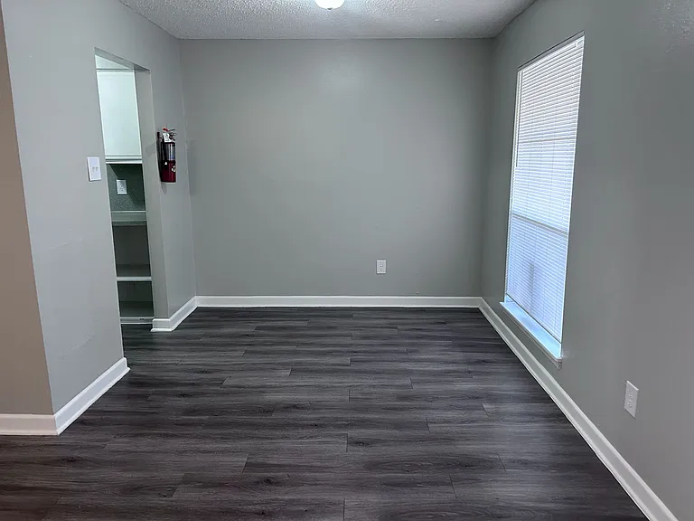 McIntyre Apartments — Photo 48
