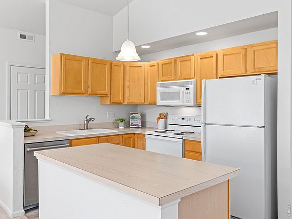 4th image of 640 Gooseberry Dr #904