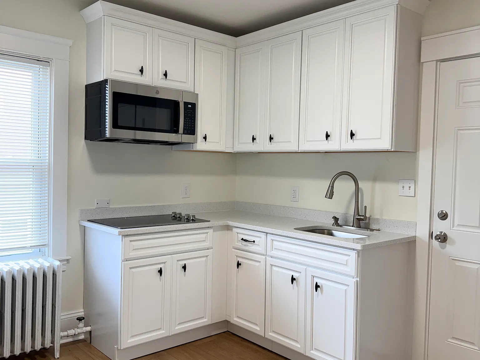 1 bed, 850 sqft, $2,040 — Photo 2