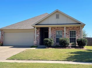 8203 Macgregor Dr, Arlington, TX 76002