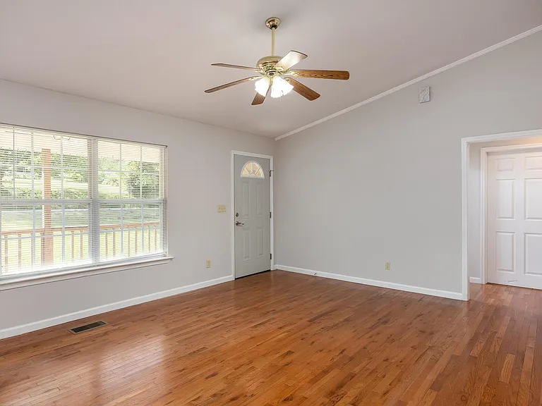 4092 University Dr — Photo 4