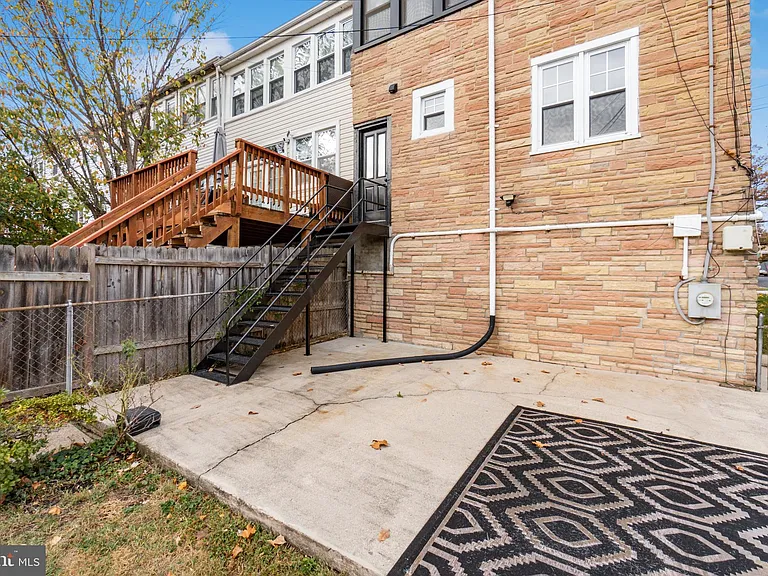 900 Madison St NW #B — Photo 36