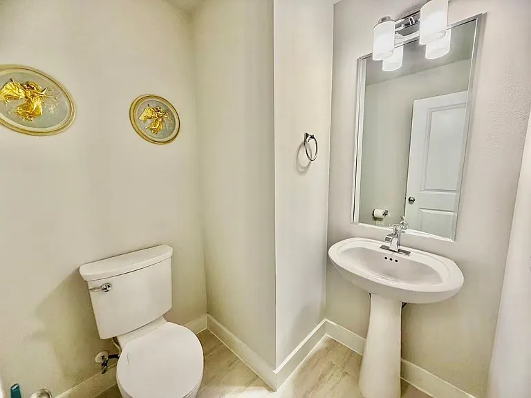 1254 N Post Oak Rd #B — Photo 19