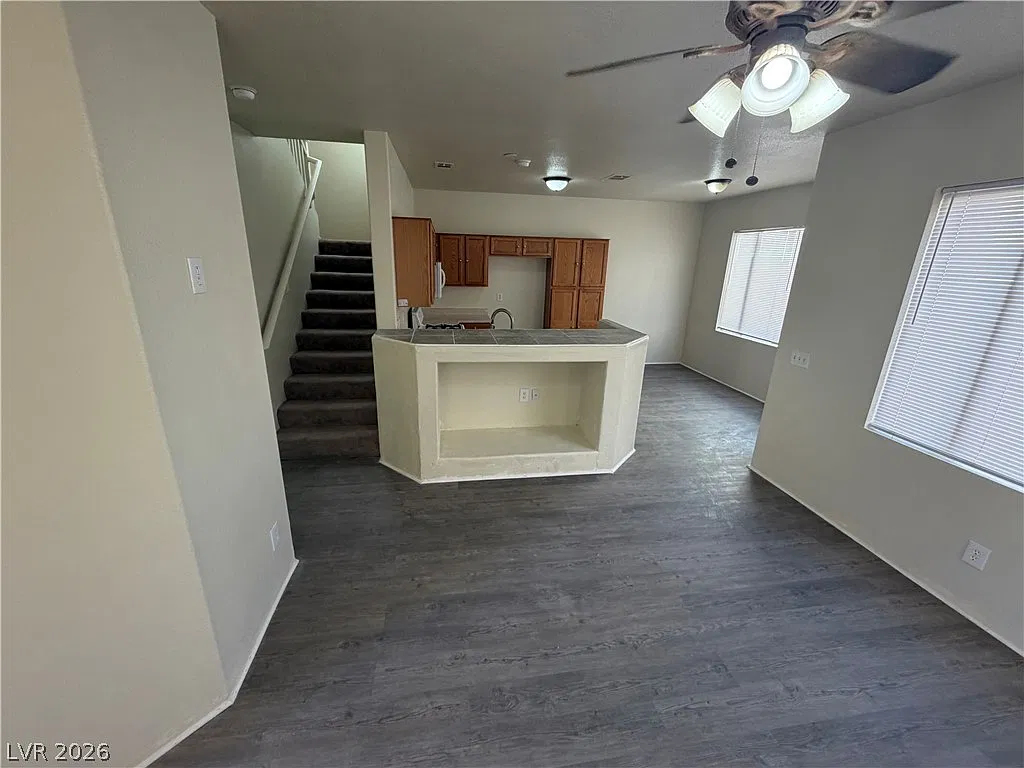 3 bed, 2.5 bath, 1171 sqft, $1,609 — Photo 3