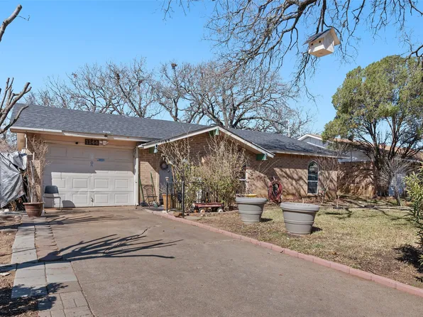 1144 Woodmere Dr, Lewisville, TX 75067