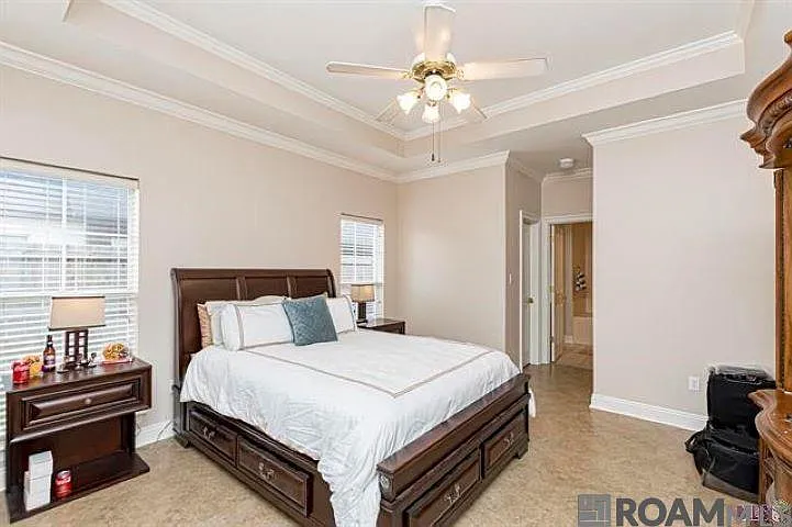 10125 Springbrook Ave — Photo 7
