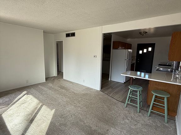 4th image of 1931 S Cedar Ave