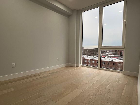 3rd image of 147 Saint Northern Blvd Floor 5