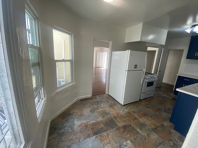 2338 N Cahuenga Blvd — Photo 19