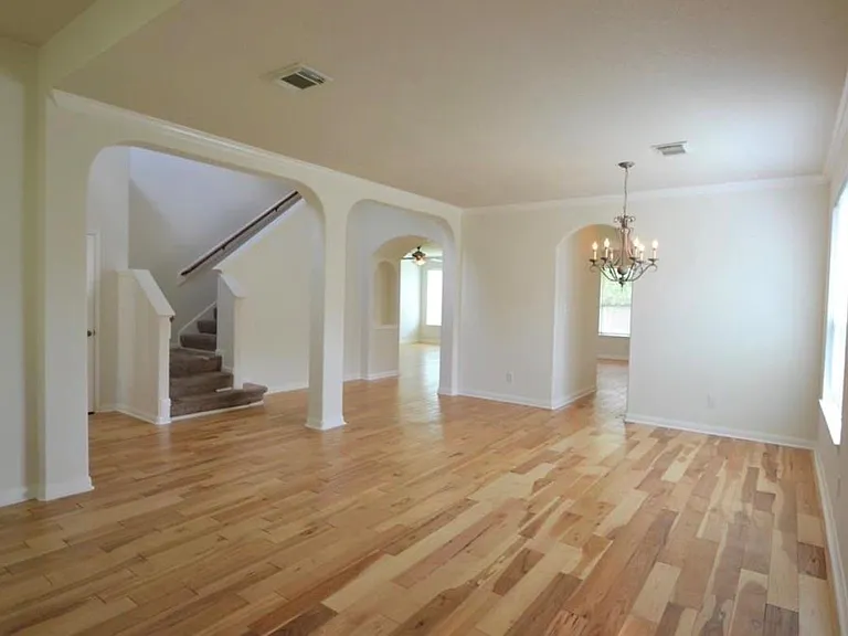 2110 Banfield Ct — Photo 6