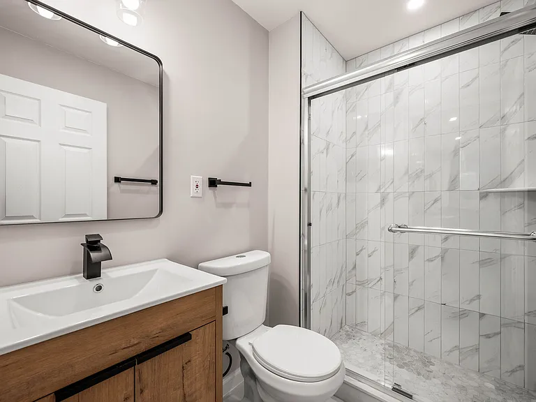 437-39 W Girard Ave #4 — Photo 11
