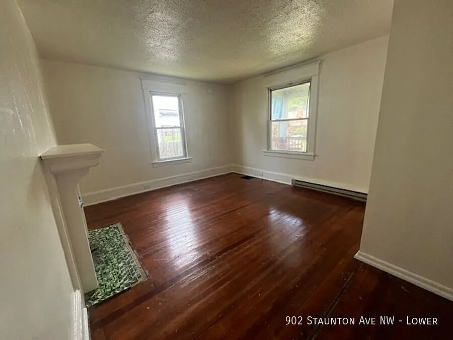 902 Staunton Ave NW #LOWER