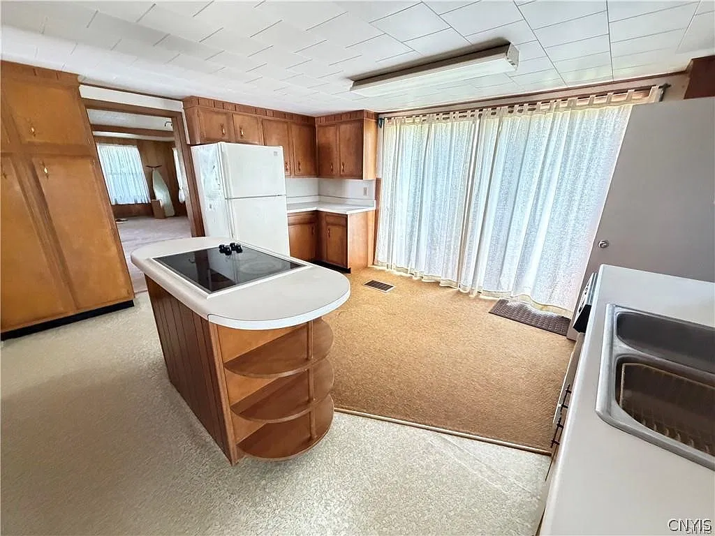 3 bed, 2.0 bath, 1601 sqft, $1,900 — Photo 4