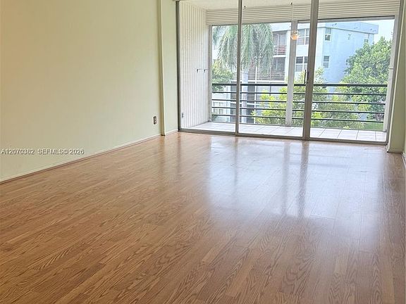 4th image of 114 Royal Park Dr APT 3H