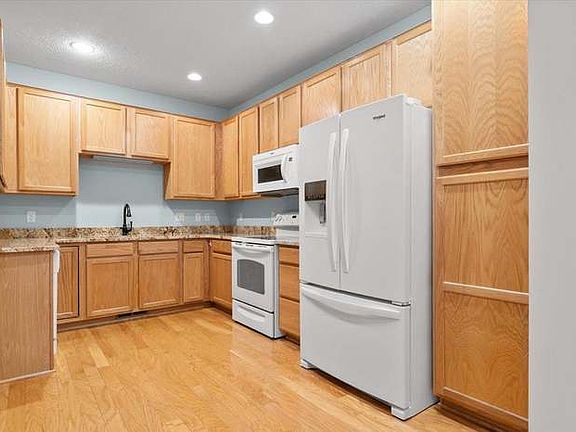 5th image of 12609 Midway Ct NE