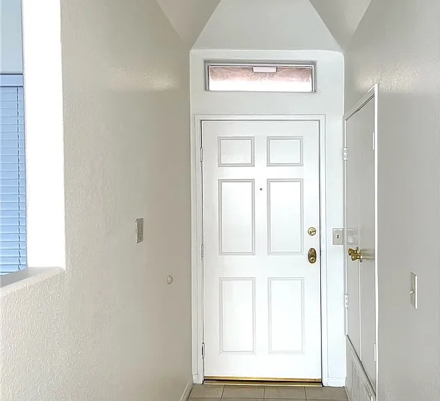 10630 Moorpark St #104 — Photo 31