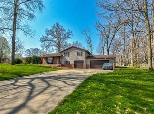 1001 Oakridge St, Effingham, IL 62401