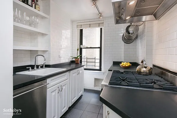 Sold by Sotheby's International Realty | media 4