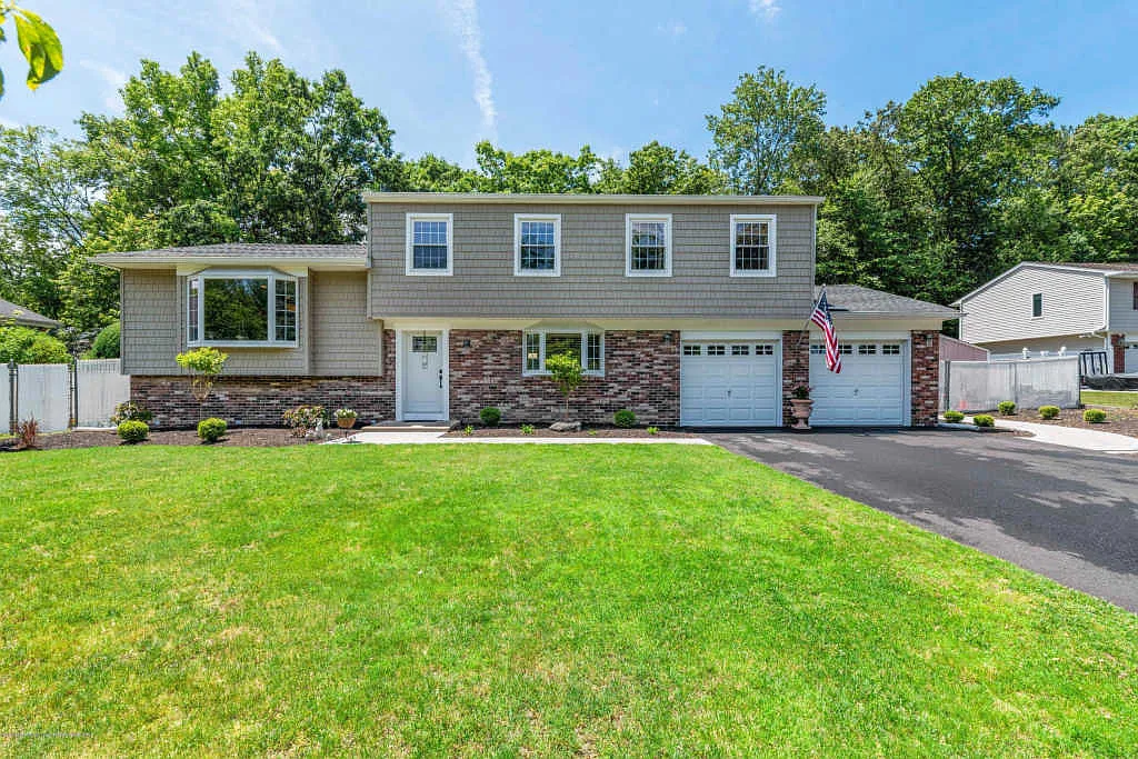 11 Camelot Ct photo 1