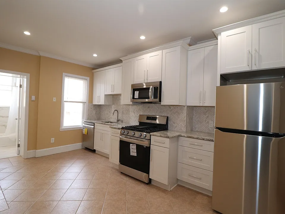 348 7th St #6-3R