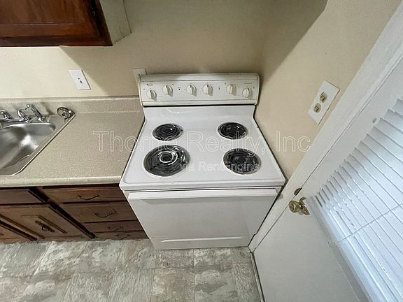 5th image of 406 Dowd St