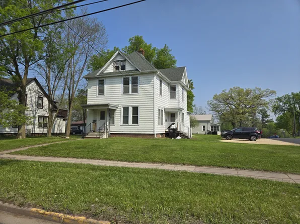 303 12th Ave W, Menomonie, WI