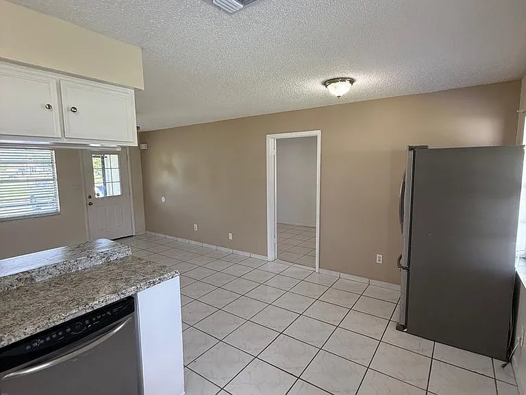 204 La Paz Dr — Photo 9