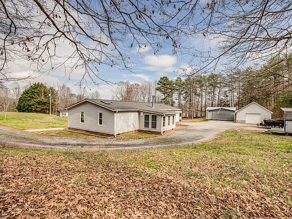 2nd image of 3904 Meadow Ln