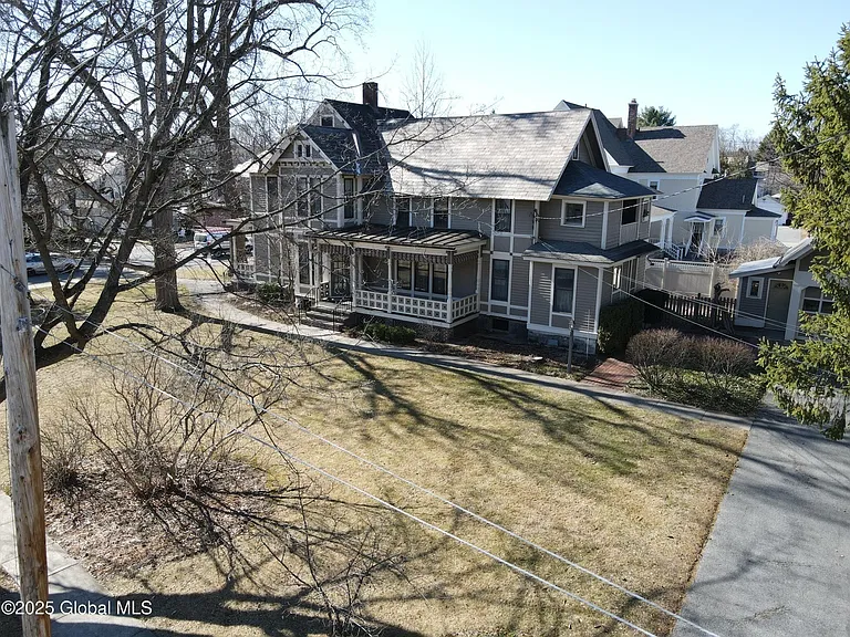 475 Glen St — Photo 28