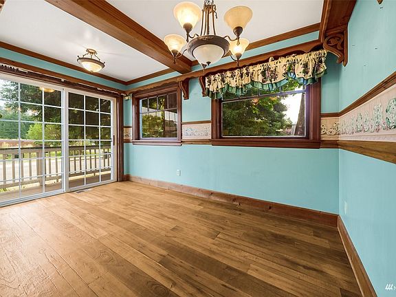 5th image of 935 Celery Ave