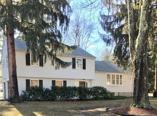 25 Guernsey Rd, Bloomfield, CT 06002