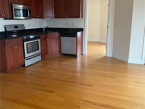5th image of 67 W Main St APT 201