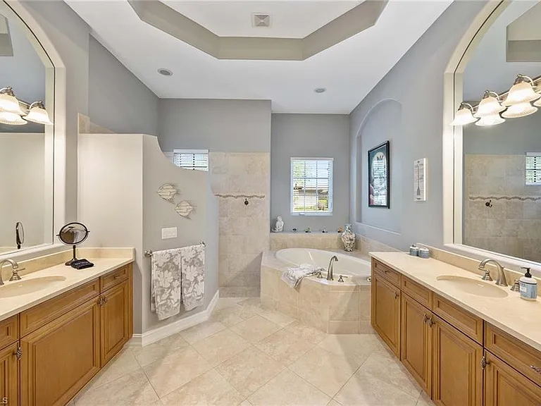 8902 Shenendoah Cir — Photo 14