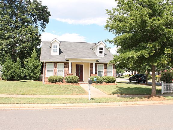 3rd image of 108 Pleasant St