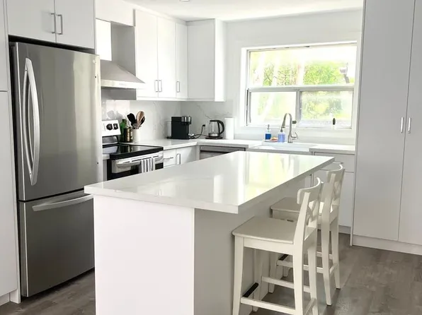 46 Hay Ave #4, Toronto, ON M8Z 1G1