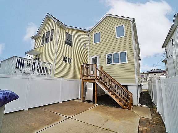 2nd image of 783 Laconia Ave