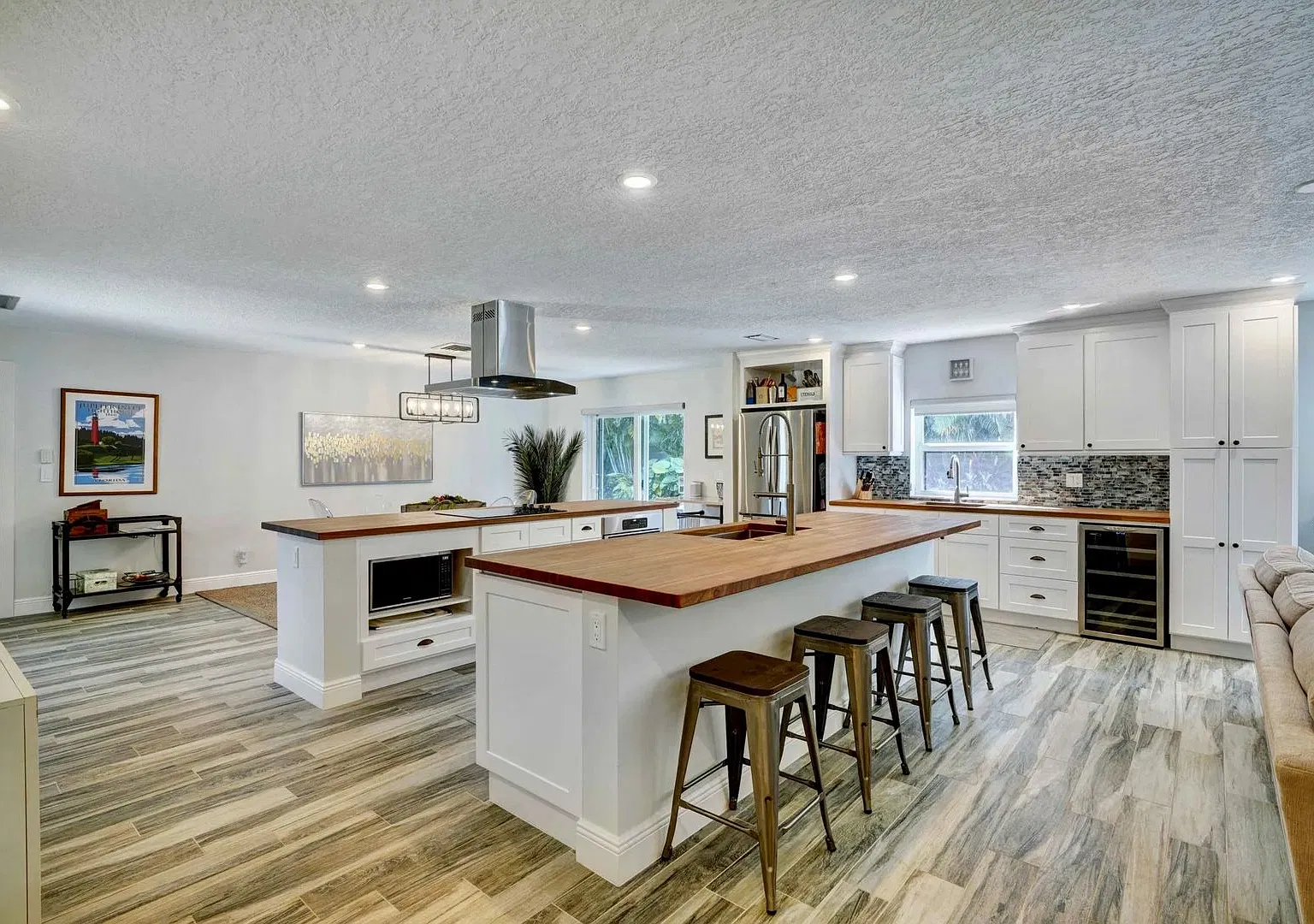 Coastal Escape: Serenity Near The Beach No Hoa, Fenced Yard! Available January 2027 Only — Photo 2