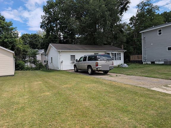 2nd image of 628 Spring St