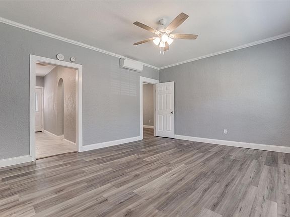 3rd image of 320 W Canty St #2