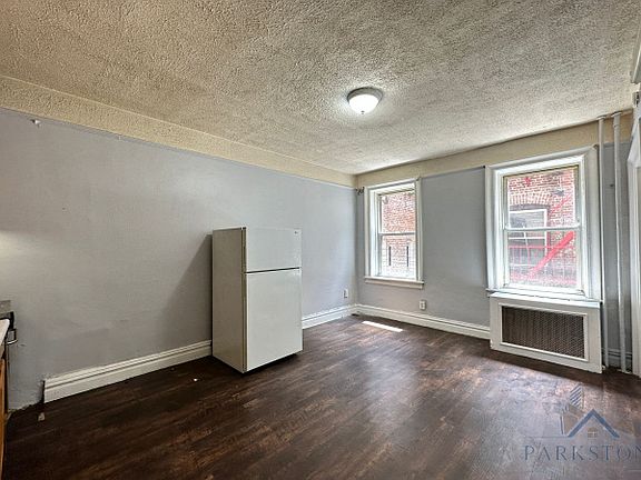 5th image of 324 Summit Ave #3A