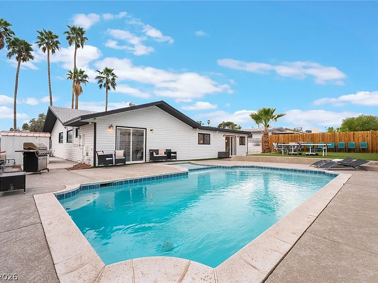 3992 Chinchilla Ave — Photo 46