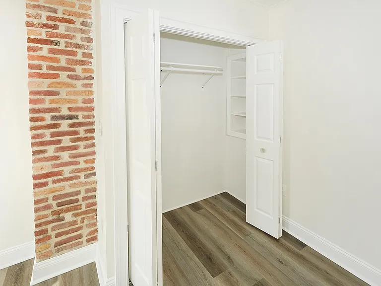 1141 W Hamburg St — Photo 21