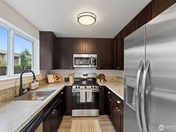 328 9th Avenue SE #D5, Puyallup, WA 98372