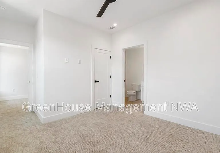 627 SW C St — Photo 13