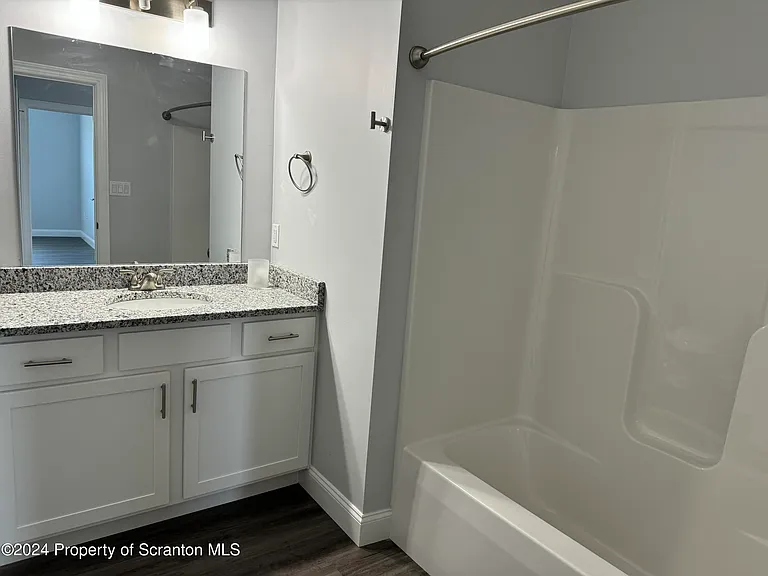 101 Circle Dr — Photo 13