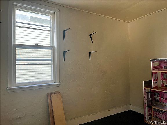 3rd image of 383 Herkimer St