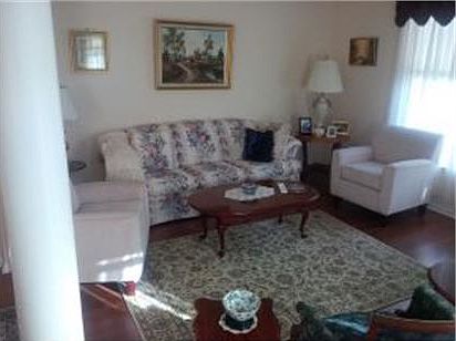 5th image of 10 Swan Lake Ct
